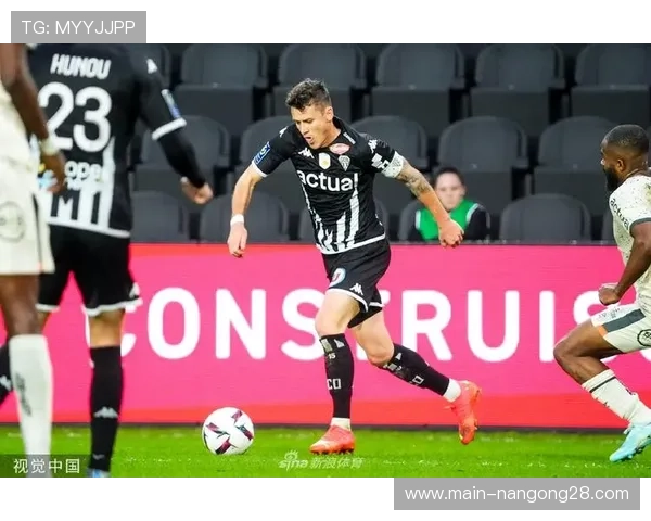 洛里昂主场2-0击败昂热，积分上涨至31分排名升至第9